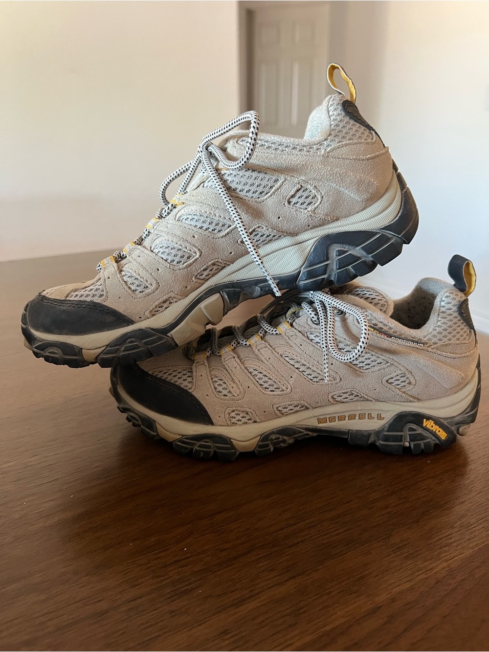 Merrell women’s Moab Hiking Shoes